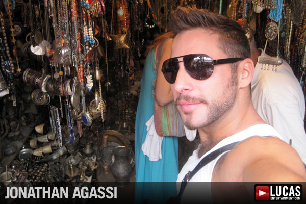 Jonathan Agassi returns to Israel and gets tattooed!