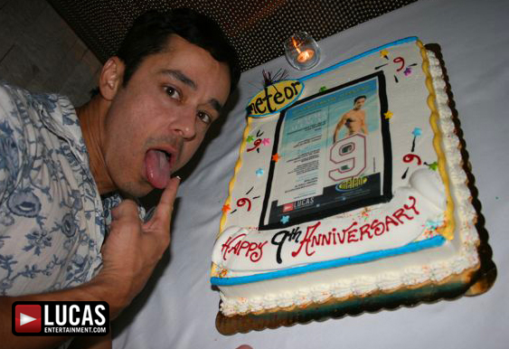 Rafael Alencar Showers For Fans in Houston