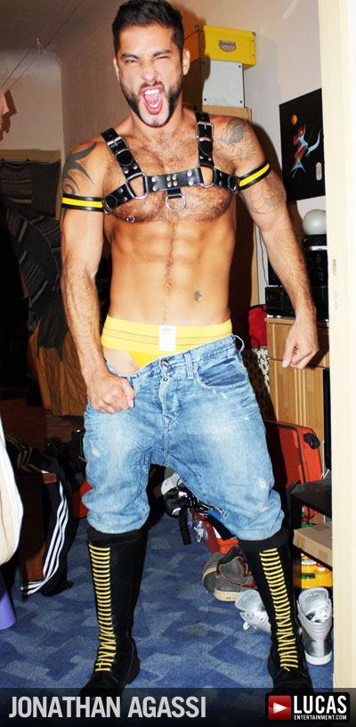 Jonathan Agassi takes a stand for his country!